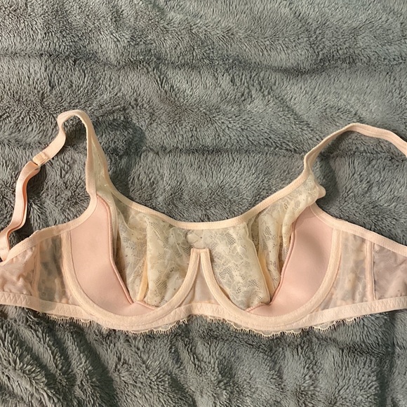 VS push up without the padding bra 🍑 - Picture 4 of 7